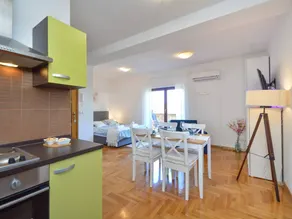 Apartment with garden, terrace & pool - Image 3