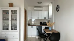 Apartment with terrace & garden - Image 5
