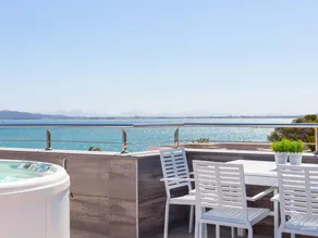 Holiday apartment with terrace, barbecue & hot tub | Sea view - Image 4