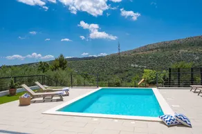 Villa Nacle with heated Pool near Omiš - Image 4