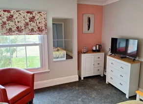 Agréable chambre chez l'habitant adaptée aux familles avec terrasse et jardin | Vue jardin - Image 5