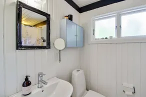 Holiday home with terrace - Image 5