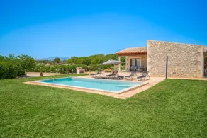 Fully equipped villa with terrace, private pool & garden - Image 5