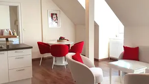 Apartment with garden & terrace - Image 3