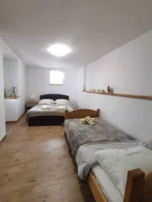 Flat with terrace, barbeque & garden - Image 5