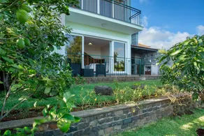 Holiday Home 'Refugio Dourado' with Sea View, Shared Garden and Wi-Fi Access - Image 2