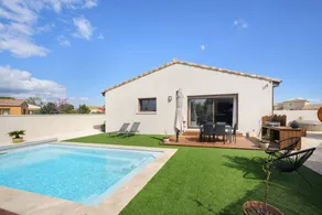 Villa with terrace, hot tub & heated pool | Garden view - Image 3