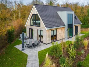 Villa with sauna, garden & heated pool - Image 4