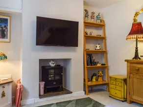 Cottage with garden | River view - Image 3