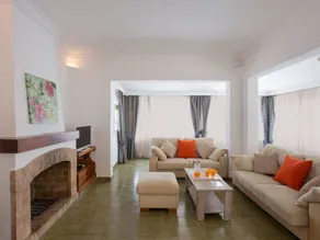 Fully equipped flat with BBQ, garden & private pool | Beach nearby - Image 3