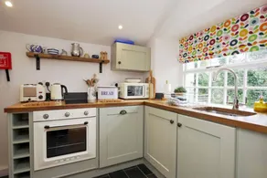 Cottage with garden - Image 3