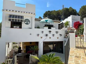 Maison de vacances avec terrasse, piscine privée et jardin - Image 2