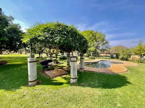 Family-friendly farm with garden, private pool & BBQ - Image 2