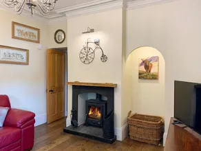 Cottage with terrace, garden & jacuzzi | River view - Image 3