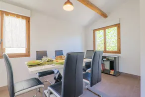 Cottage with hot tub, terrace & BBQ | City view - Image 5