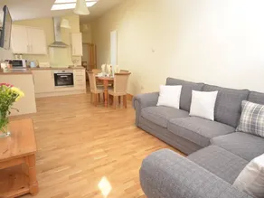 Lovely cottage with garden - Image 3