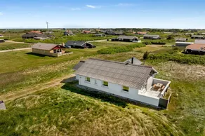 House with hot tub, sauna & terrace - Image 3