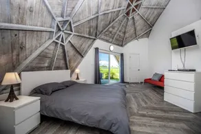 Lakeside Dome Retreat with Sun Deck & Lake Views | 2BR Rental in Clermont, Florida - Image 4