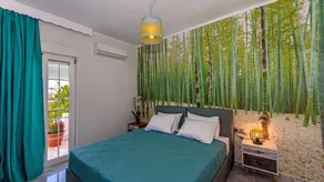 Holiday apartment with private pool, terrace & garden - Image 5