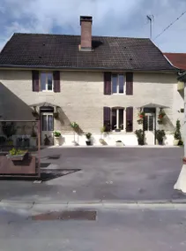 Bed and breakfast with garden - Image 2