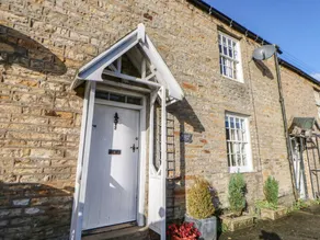 Cottage with garden - Image 2