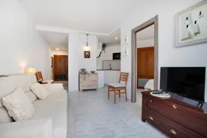 Holiday apartment with garden & terrace | City view - Image 5