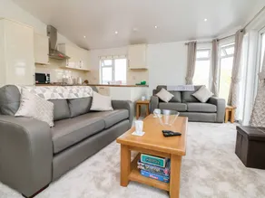 Cottage with terrace, garden & pool - Image 4