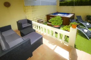 Fully equipped holiday home with private pool, terrace & garden - Image 4