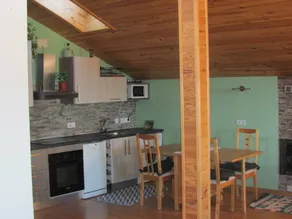 Private room with pool & garden - Image 5