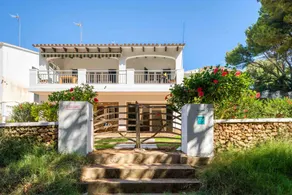 Chalet with terrace & garden - Image 3