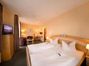Family-friendly pleasant private room with garden & sauna | Mountain view | Suitable for remote work | Pets are welcome - Image 2