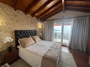 Holiday apartment with garden & terrace | Garden view - Image 5