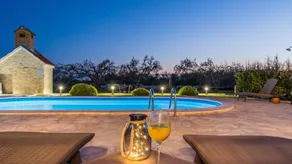 House with terrace, garden & pool - Image 2