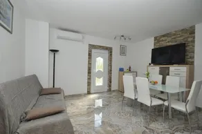 Holiday apartment with BBQ & terrace | Garden view - Image 4