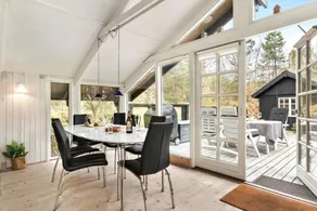 Holiday home with sauna, garden & BBQ - Image 5