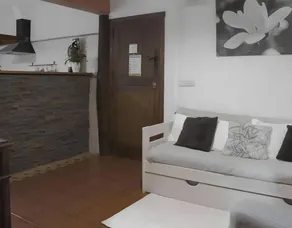 Apartment with BBQ & garden | Mountain view - Image 5