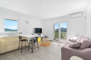 Apartment 'Unforgettable Rental in A Beautiful' with Balcony, Wi-Fi and Air Conditioning - Image 2
