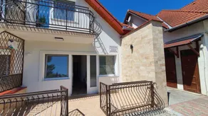 Flat with terrace - Image 2