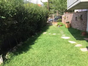 House with garden - Image 3
