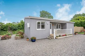 Cottage with garden - Image 2