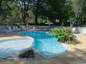 Flat with pool & garden - Image 2
