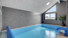 House with terrace, garden & pool - Image 4