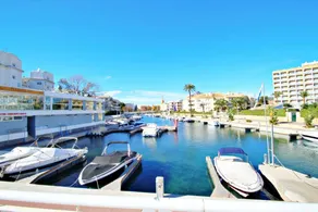 Appartement entièrement équipé avec terrasse, piscine et jardin | Vue ville | Proche de la plage - Image 5
