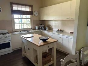 Casa vacacional con jardín y jacuzzi - Image 2