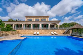 Holiday home with barbecue, private pool & terrace - Image 3