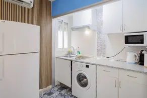 Sevilla Center Premium Apartment with Balcony, Wi-Fi & Air Conditioning - Image 3