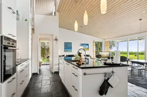 Holiday home with sauna, hot tub & barbecue | Sea view - Image 4