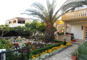 Apartment with terrace, BBQ & garden - Image 2
