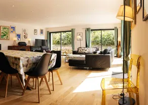 Ferienunterkunft mit Terrasse, beheiztem Pool und Grill - Image 3
