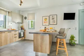 Rose Garden Home Apartment with Balcony, Wi-Fi, and Air Conditioning - Image 3
